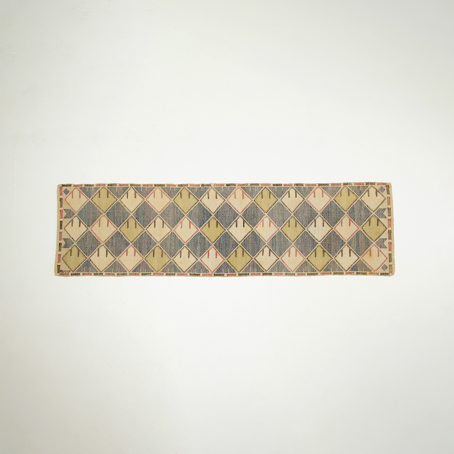 Linneknoppen Woven Table Runner