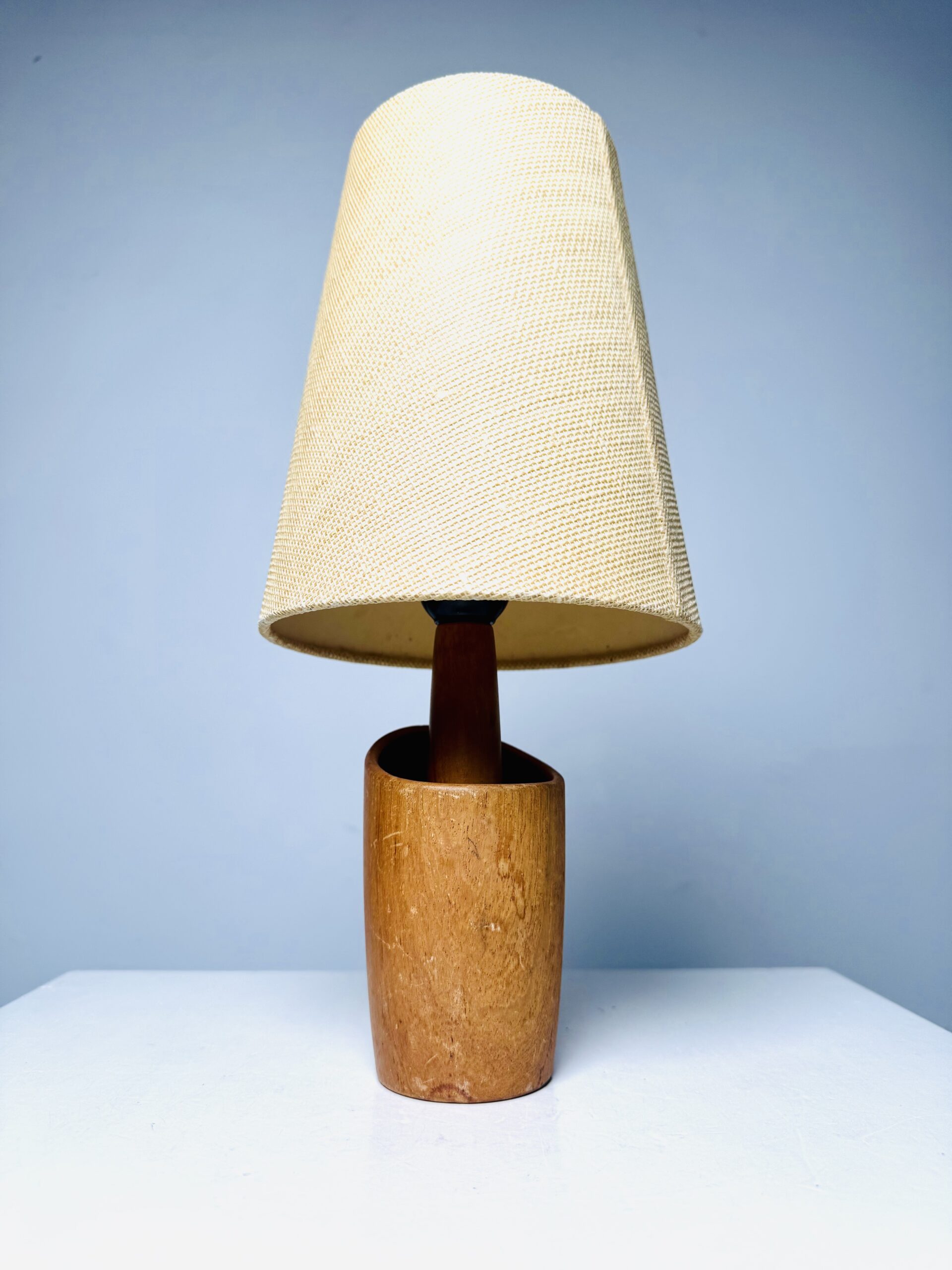 Model 2020 Cylindrical Desk Lamp
