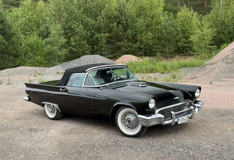 1957 Ford Thunderbird