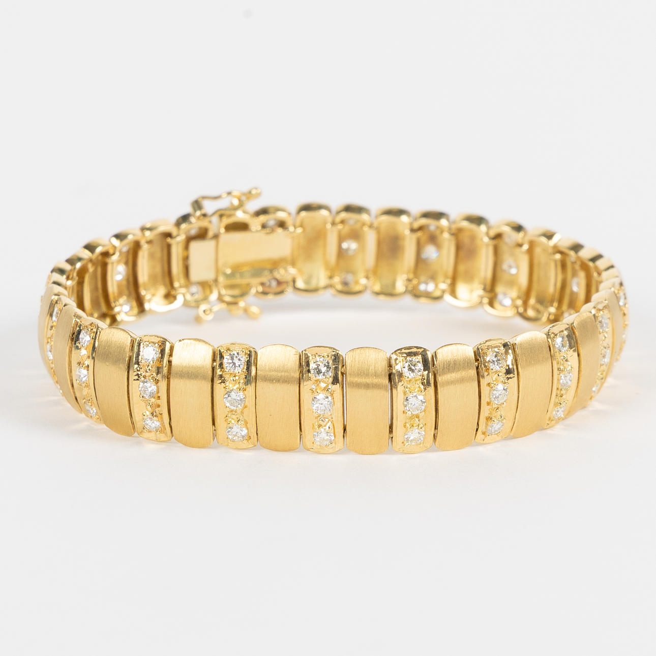 18K Gold Bracelet with Brilliant-Cut Diamonds