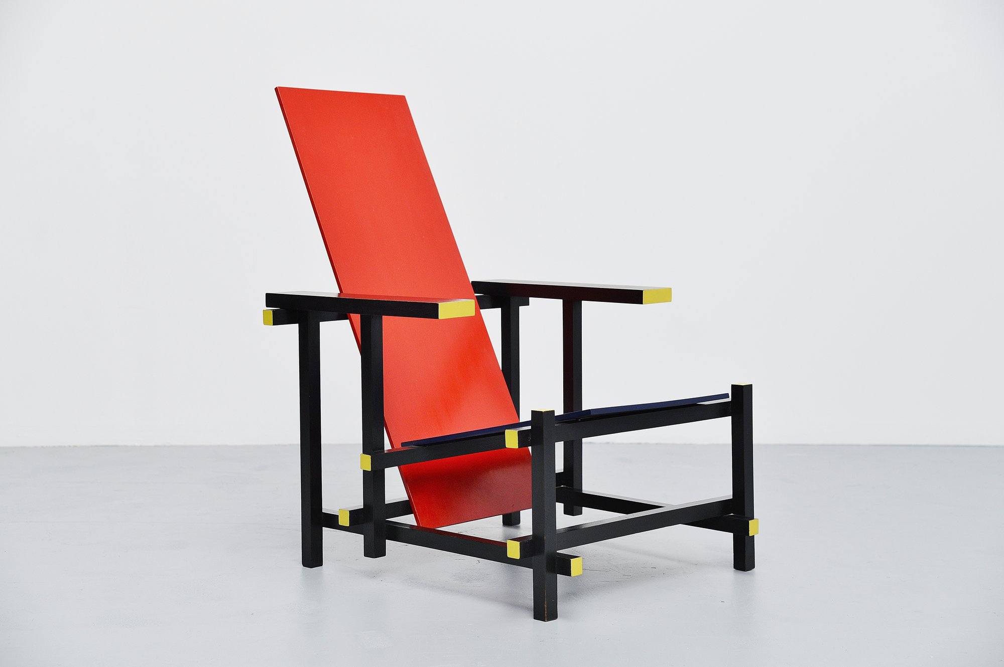 Red Blue Chair by Rietveld, Groenekan