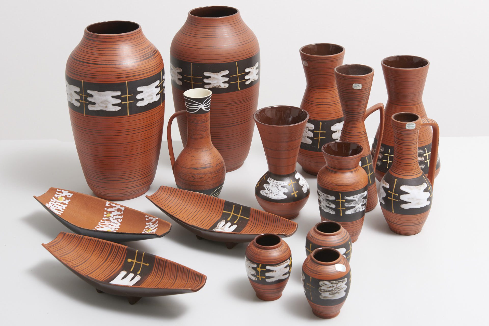 Keramos Pottery Lot by Carstens Tönnieshof