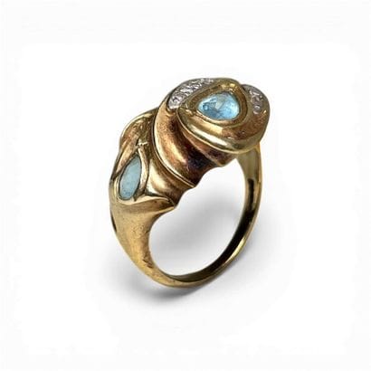 18K Yellow Gold Ring with Aquamarines