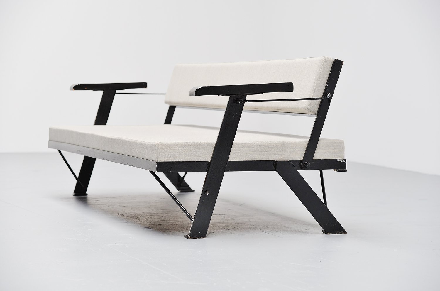 Daybed Sofa by Gerrit Rietveld Jr.