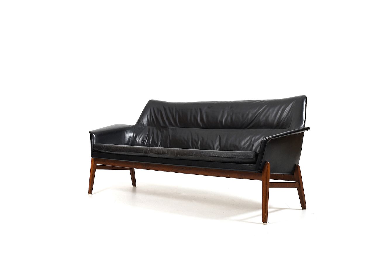 Wing 3-Seater Sofa