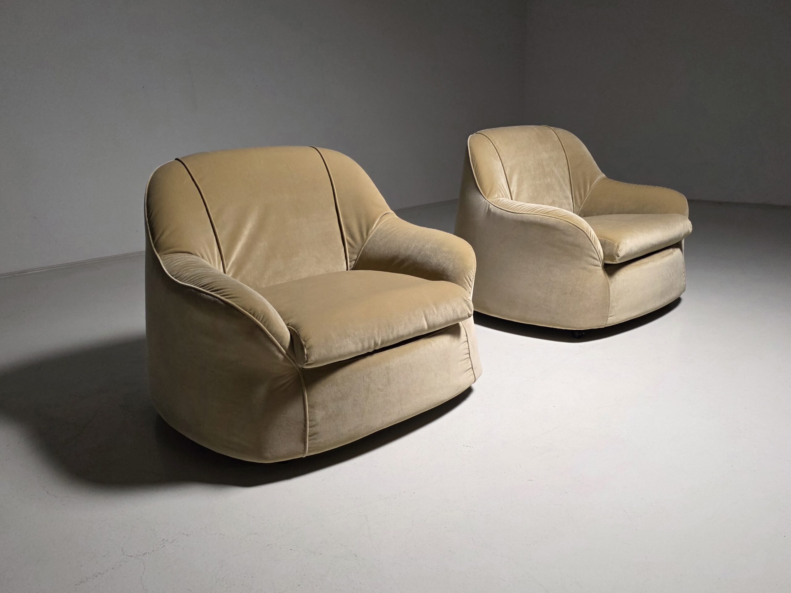 Afra & Tobia Scarpa for Cassina, pair of “Ciprea” lounge chairs, Italy, 1968.