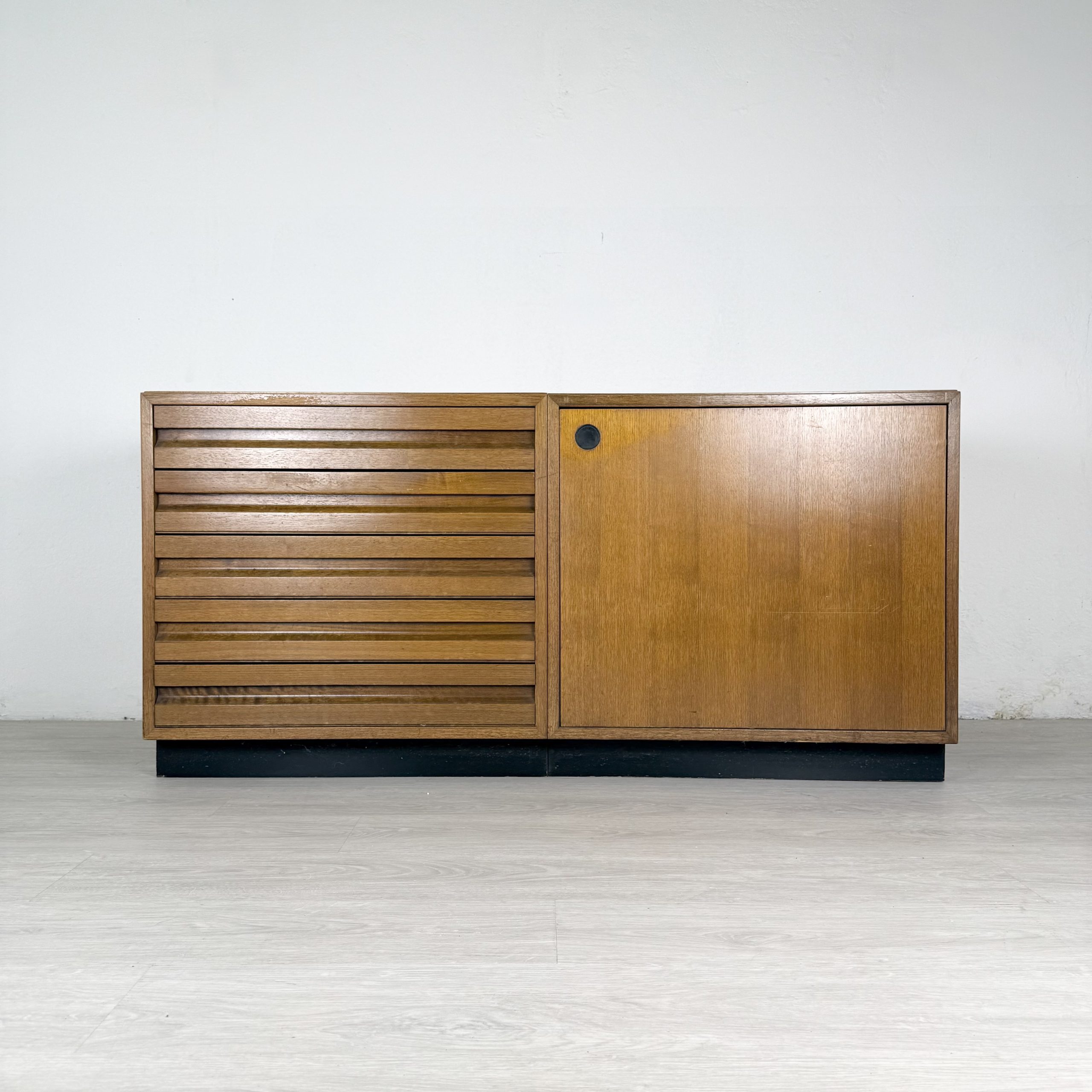 Madia, Sideboard,Credenza, mobile contenitore con cassetti e anta.