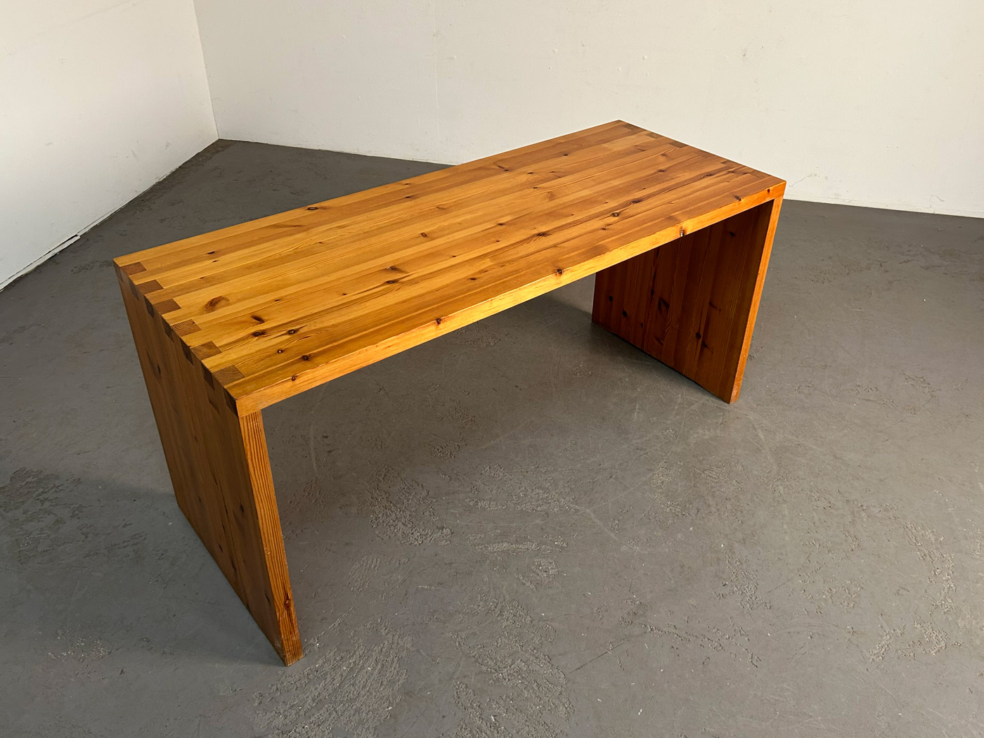 Pine Desk in the Style of Apeldoorn