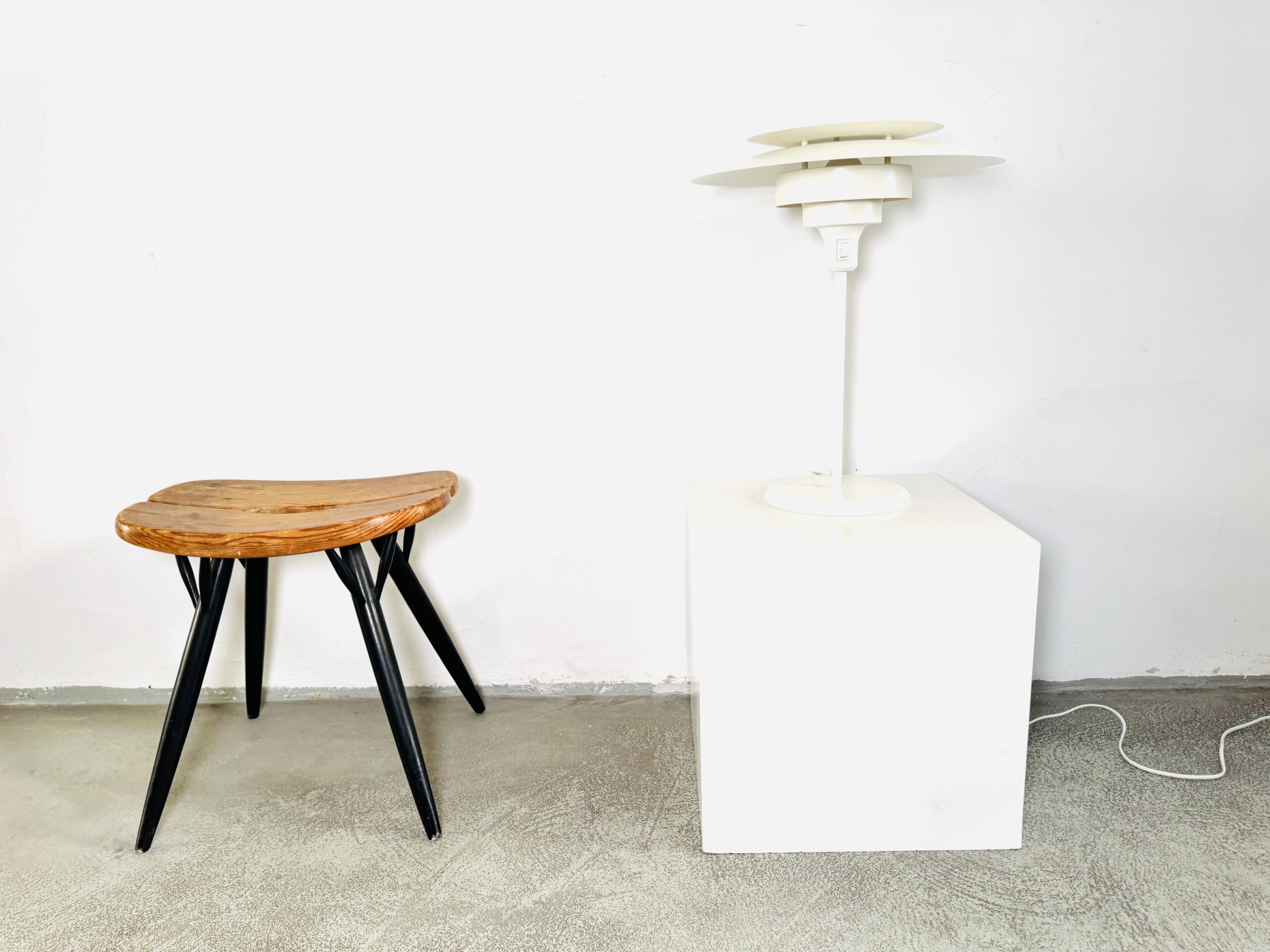 Model 2015 Table Lamp