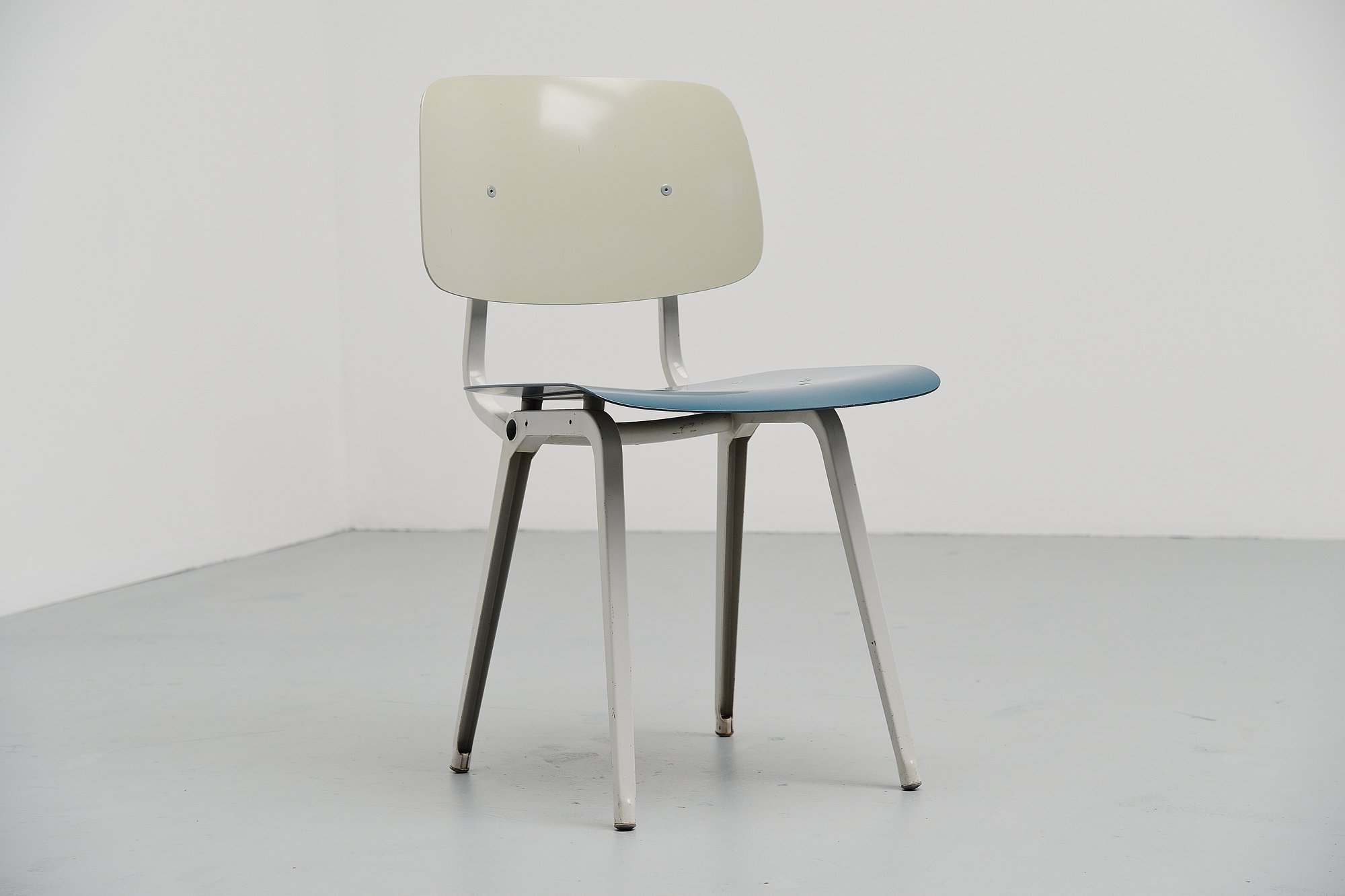 Friso Kramer Revolt Chair