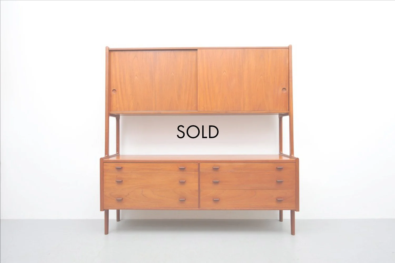 Ry 20 Highboard by Hans Wegner