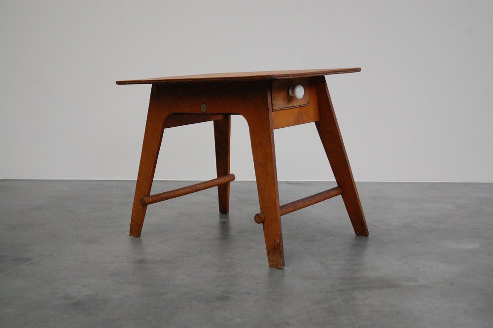Ado Ko Verzuu kids table