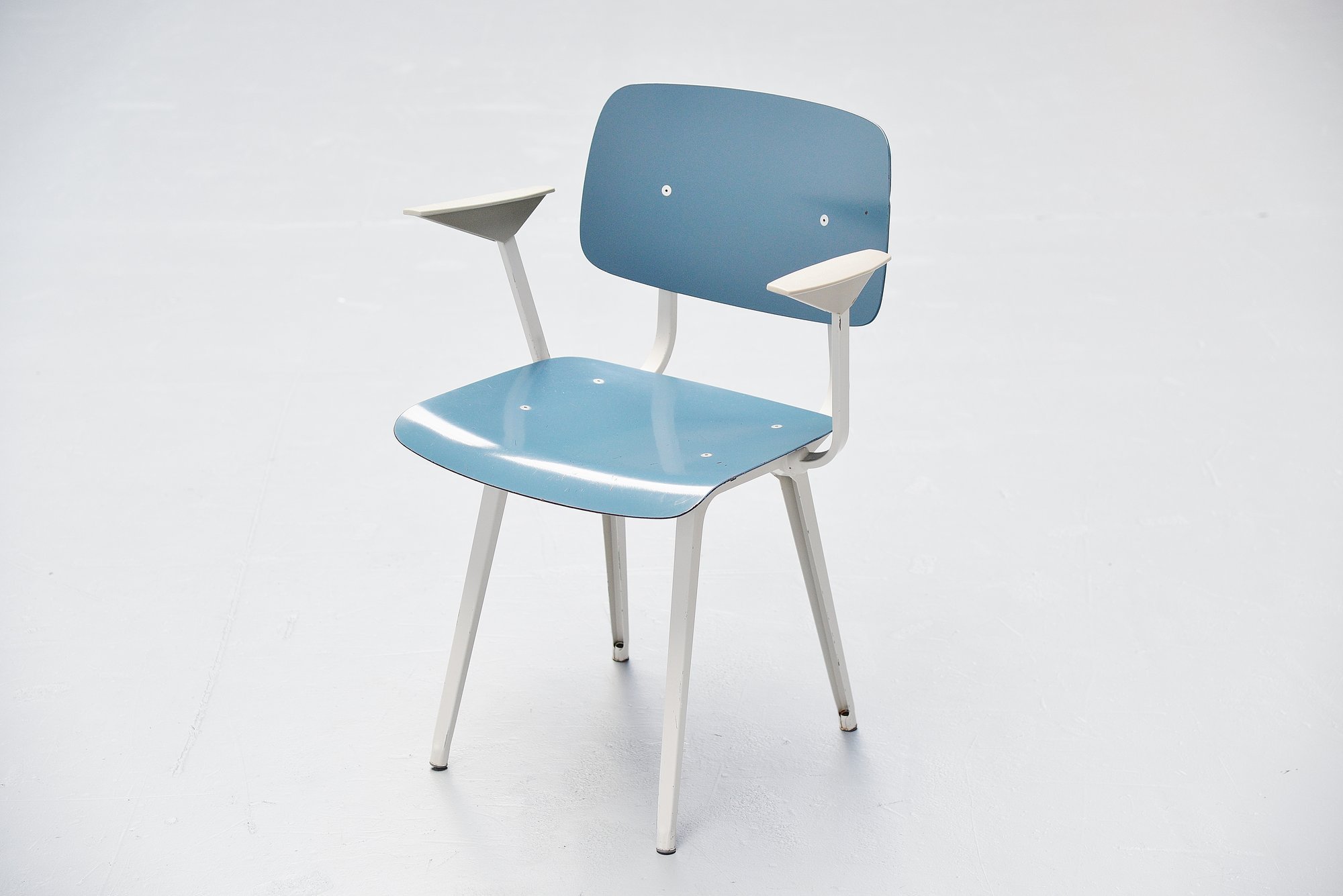 Friso Kramer Revolt chair with arms