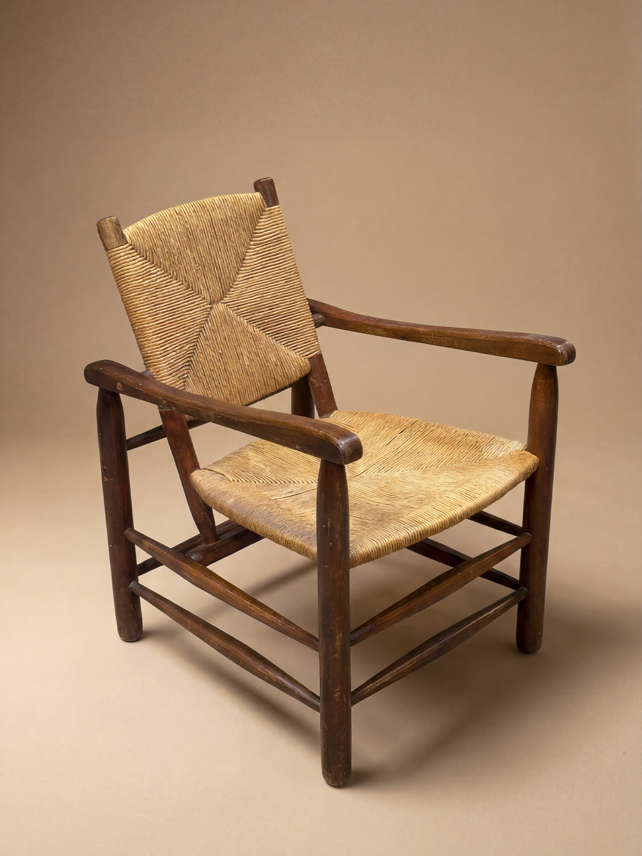 Fauteuil Chamrousse par Charlotte Perriand. Éd. Steph Simon
