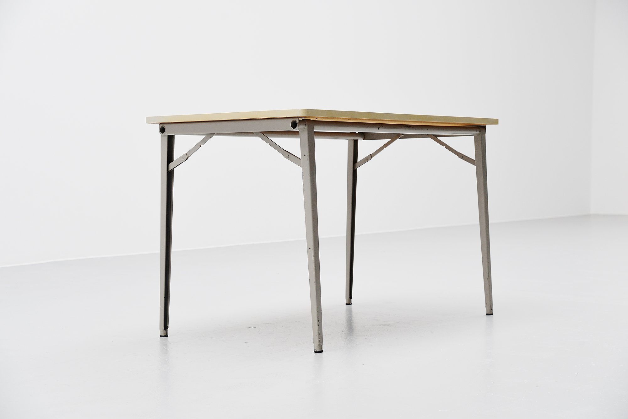Friso Kramer Reform folding table