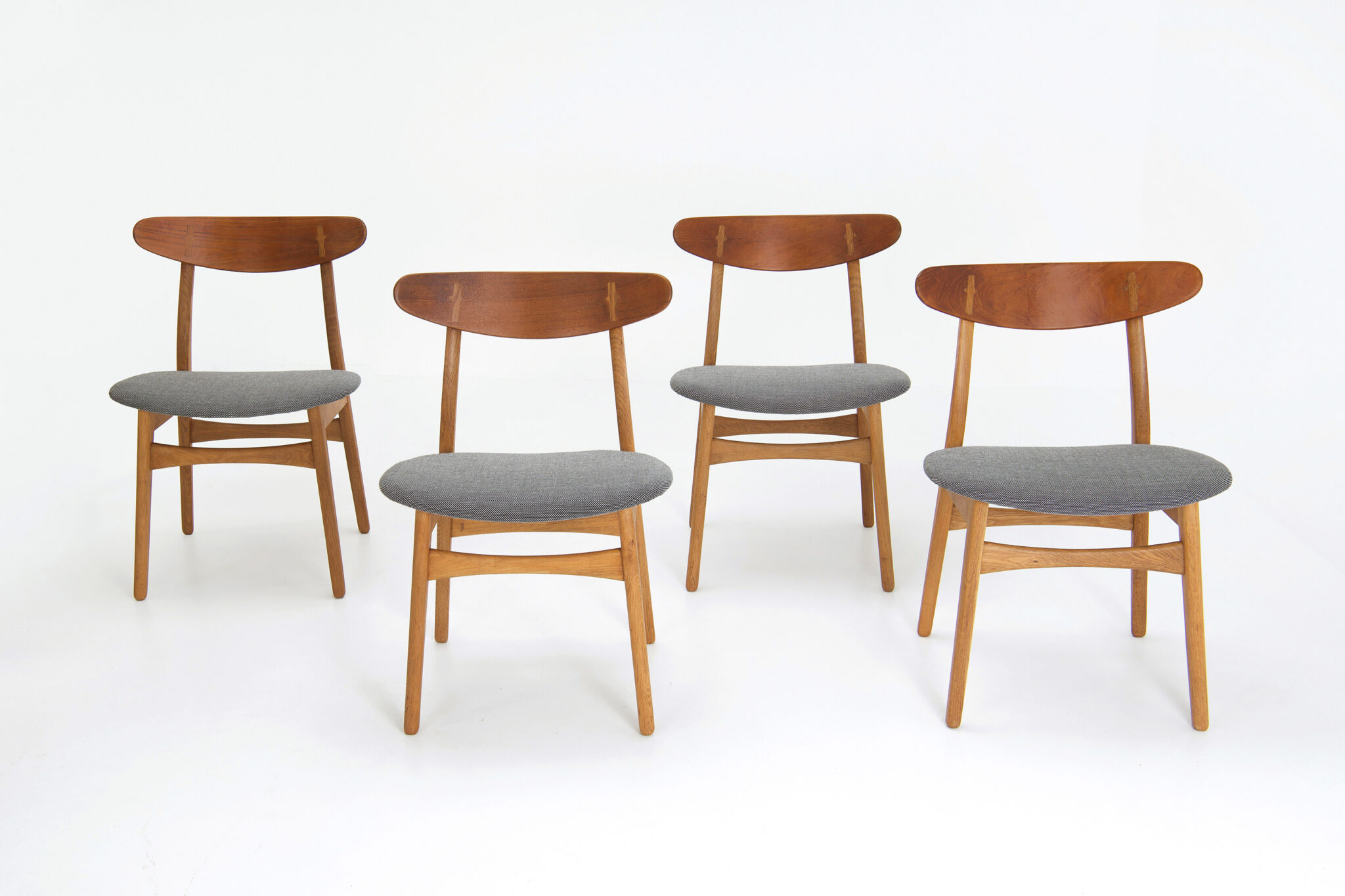 Set of 4 CH30 Dining Chairs