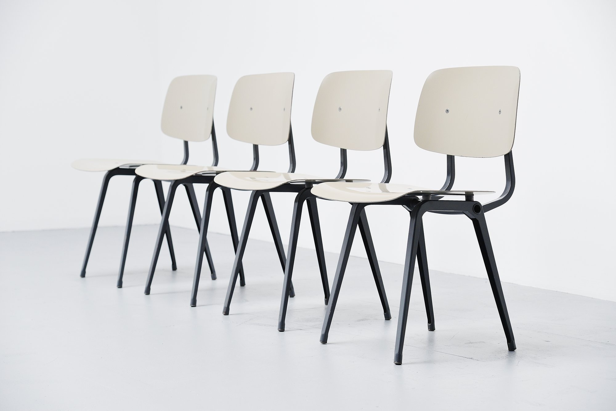 Friso Kramer Revolt Chair