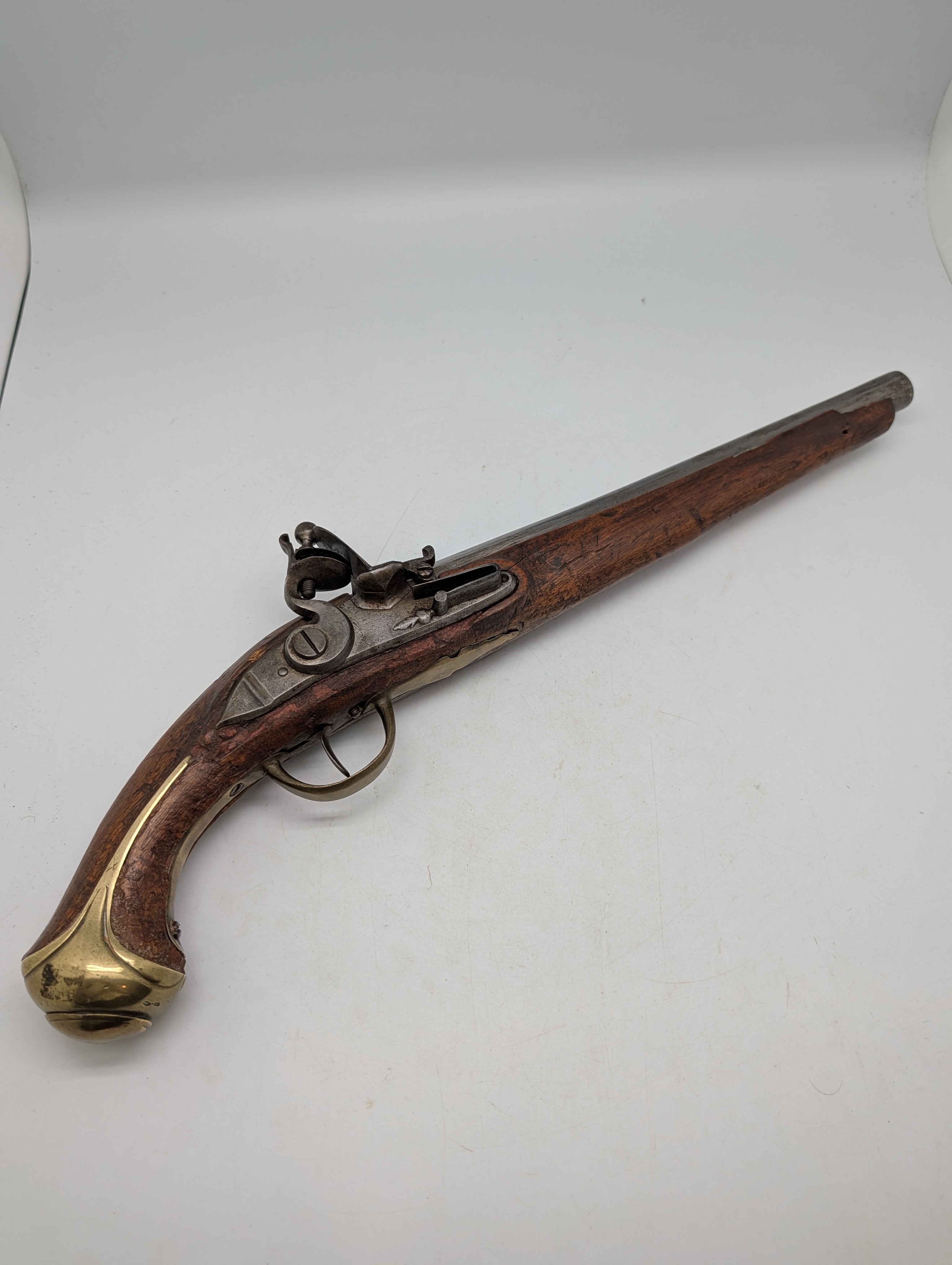 Antik Rytter flintlåspistol med træskæfte og jernbeslag Tyske stater Ca. 1750