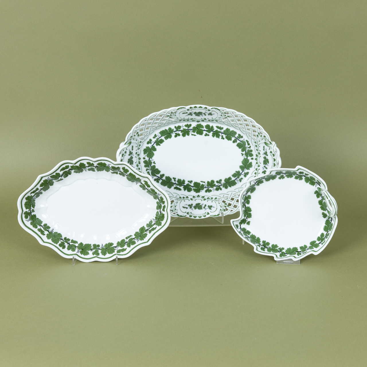 Set of 3 Bowls with "Voller grüner Weinkranz" Decor