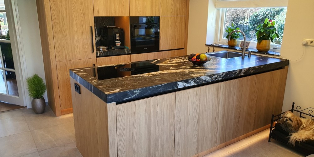 Droomkeuken in eikenhout met een vleugje luxe