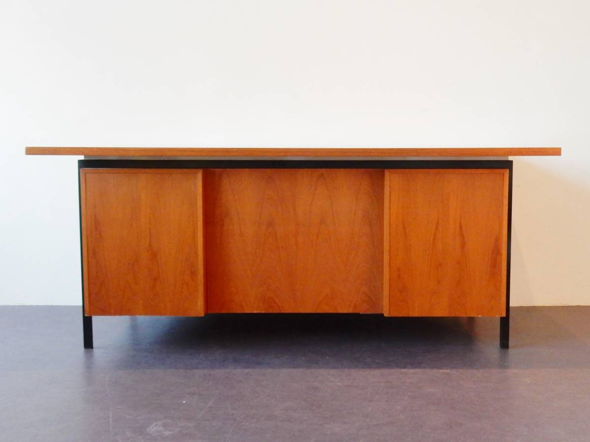 Eeka Executive Desk