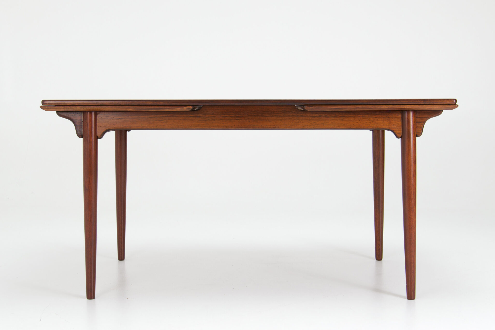 Model 54 Extendable Dining Table