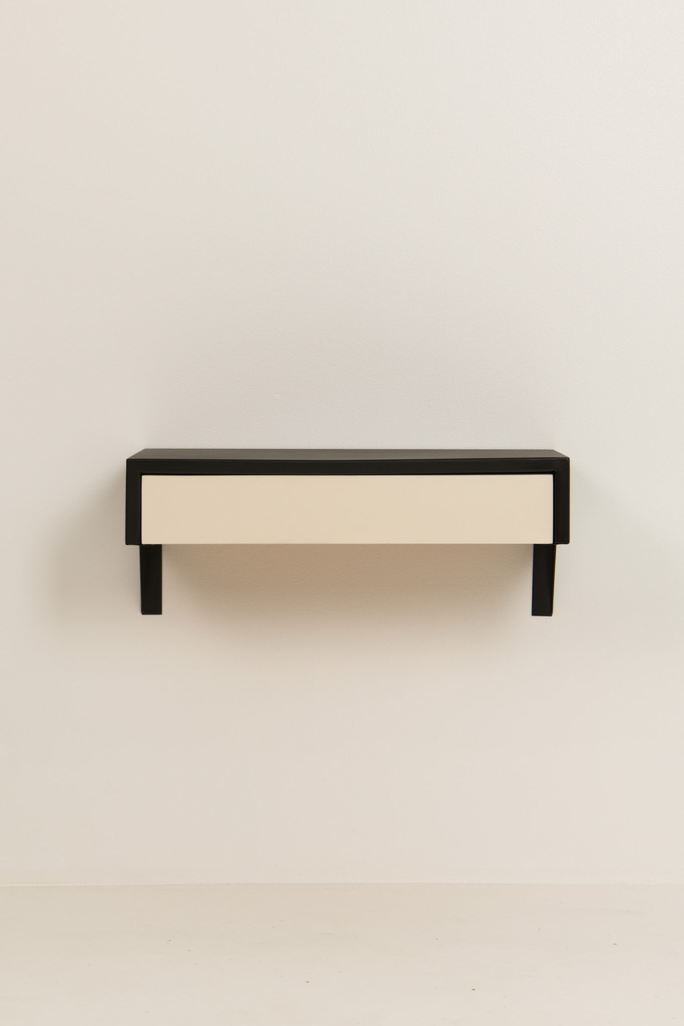 DD01 Wall Unit with Drawer