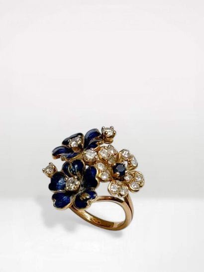 Ring in 18K Yellow Gold with Three Flowers