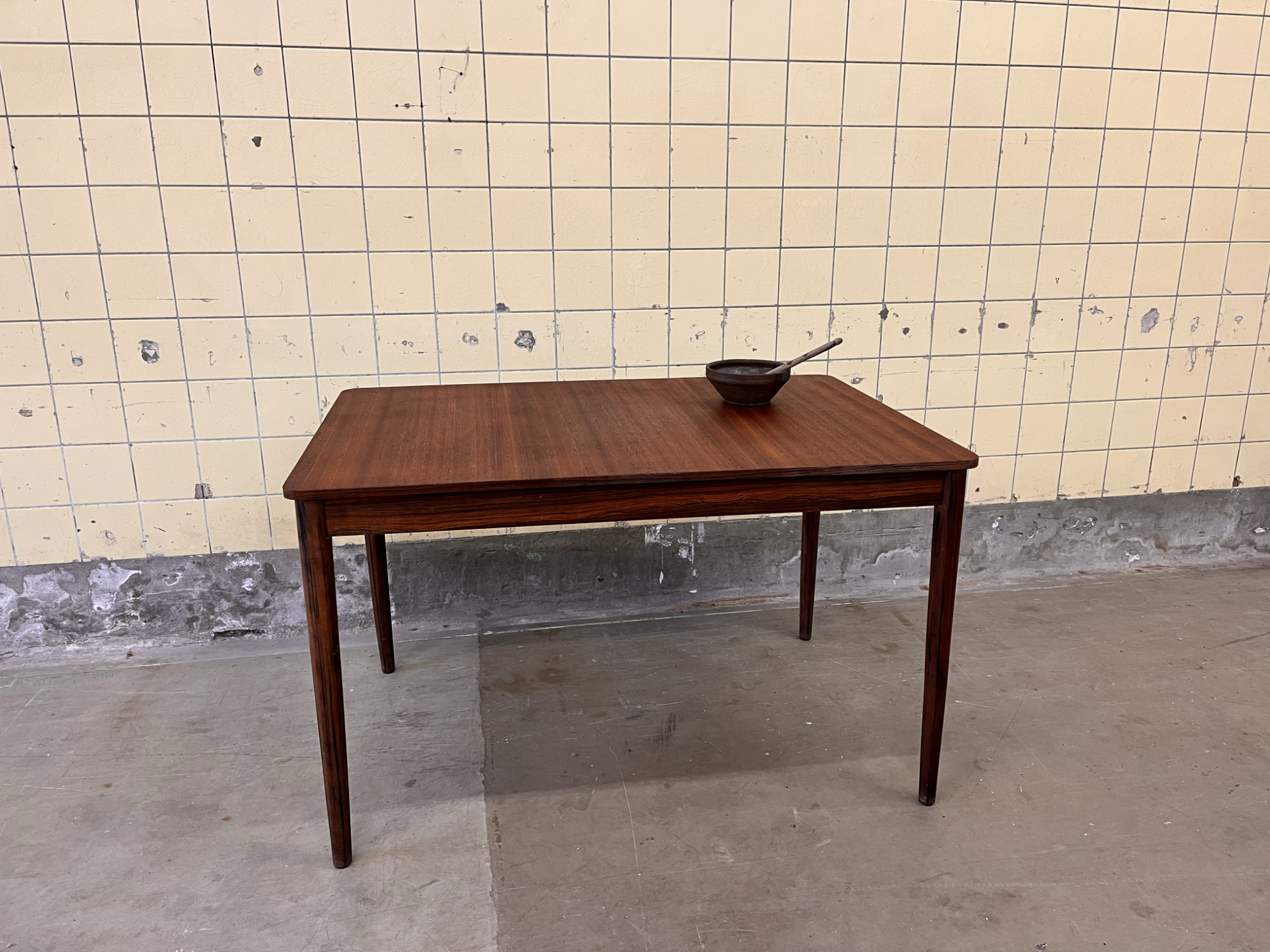 Dining Table with Rosewood Pattern Base