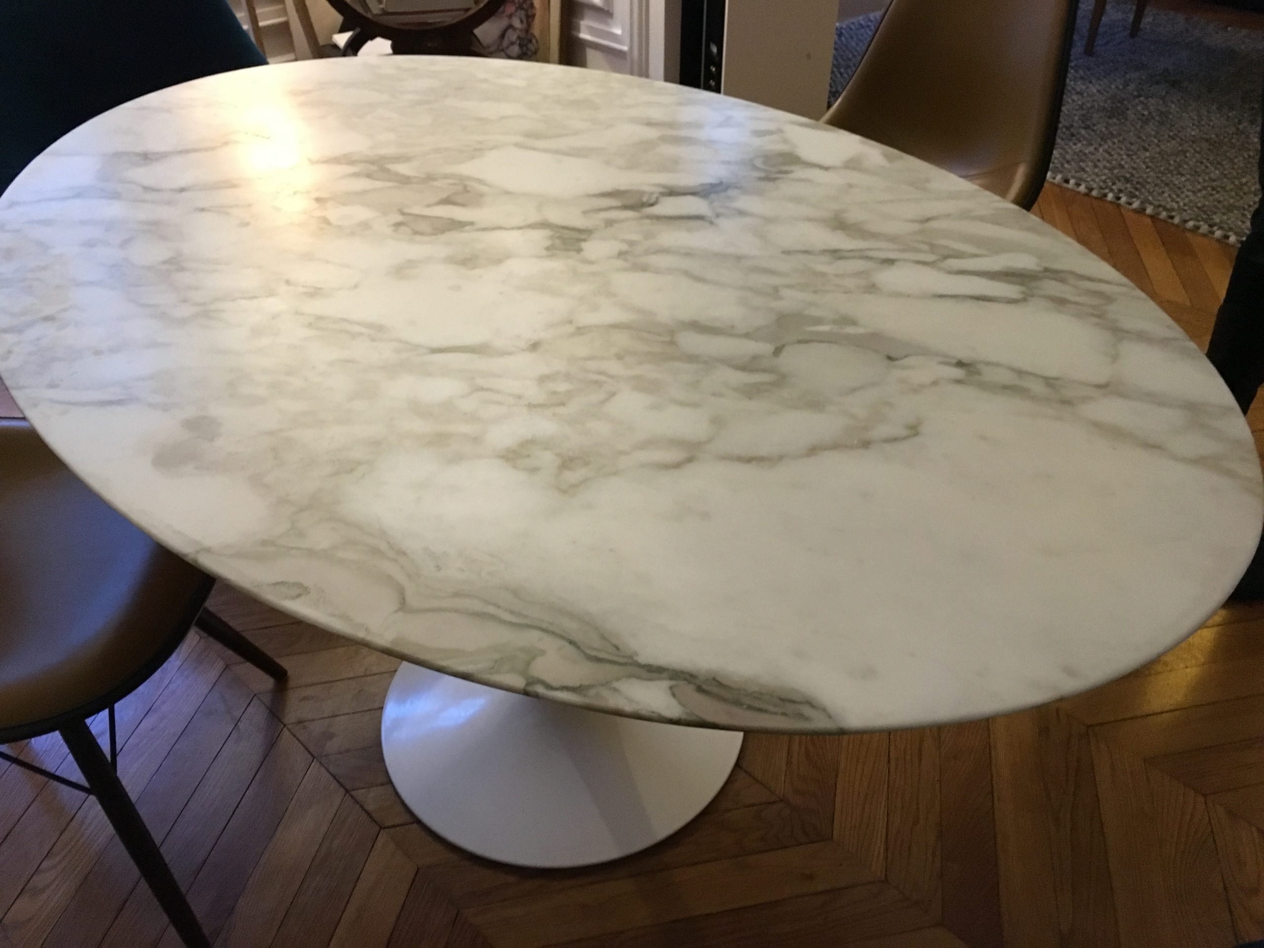 Saarinen Tulip Table by Knoll
