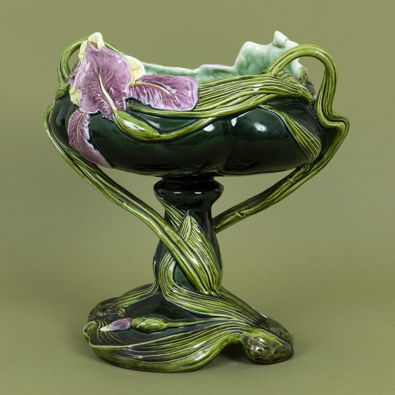 Centrepiece Bowl with Floral Art Nouveau Pattern