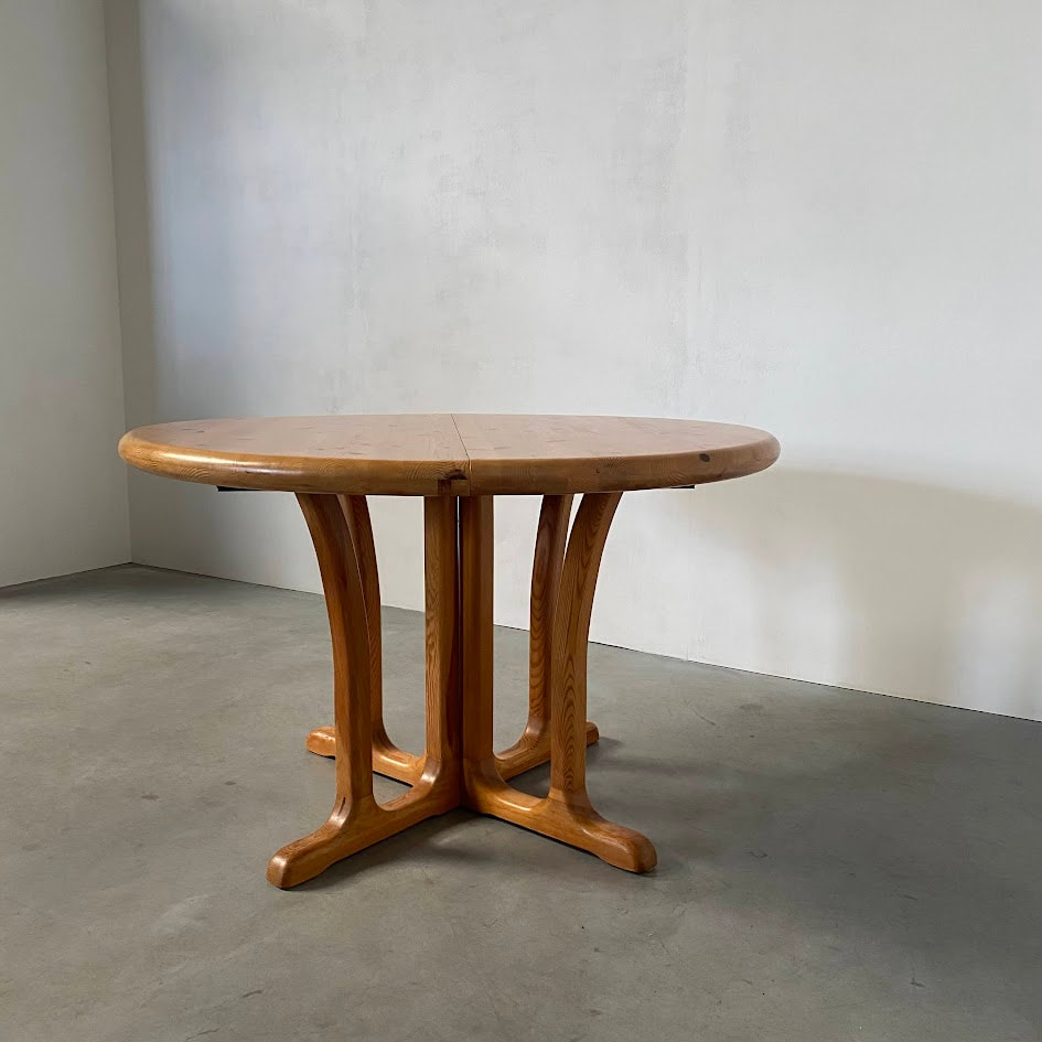 Extendable Pinewood Dining Table