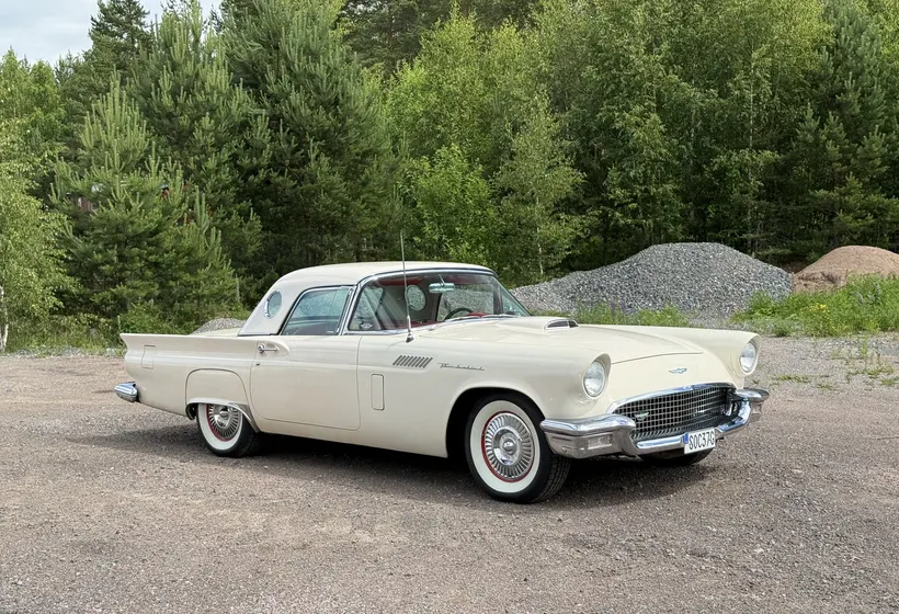 1957 Ford Thunderbird