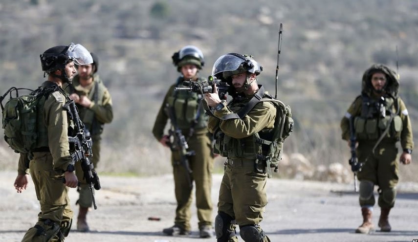 إصابة عامل جراء اعتداء الاحتلال عليه بالضرب شمال القدس