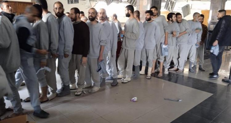 الاحتلال يفرج عن 24 أسيرا من قطاع غزة