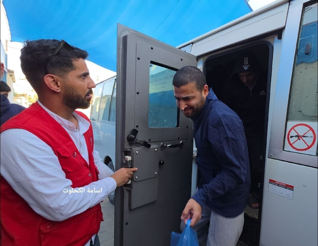 الاحتلال يفرج عن 13 أسيرا من قطاع غزة