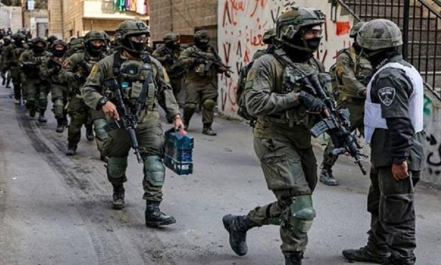 الاحتلال يعتقل 7 مواطنين خلال اقتحامات بالضفة والقدس