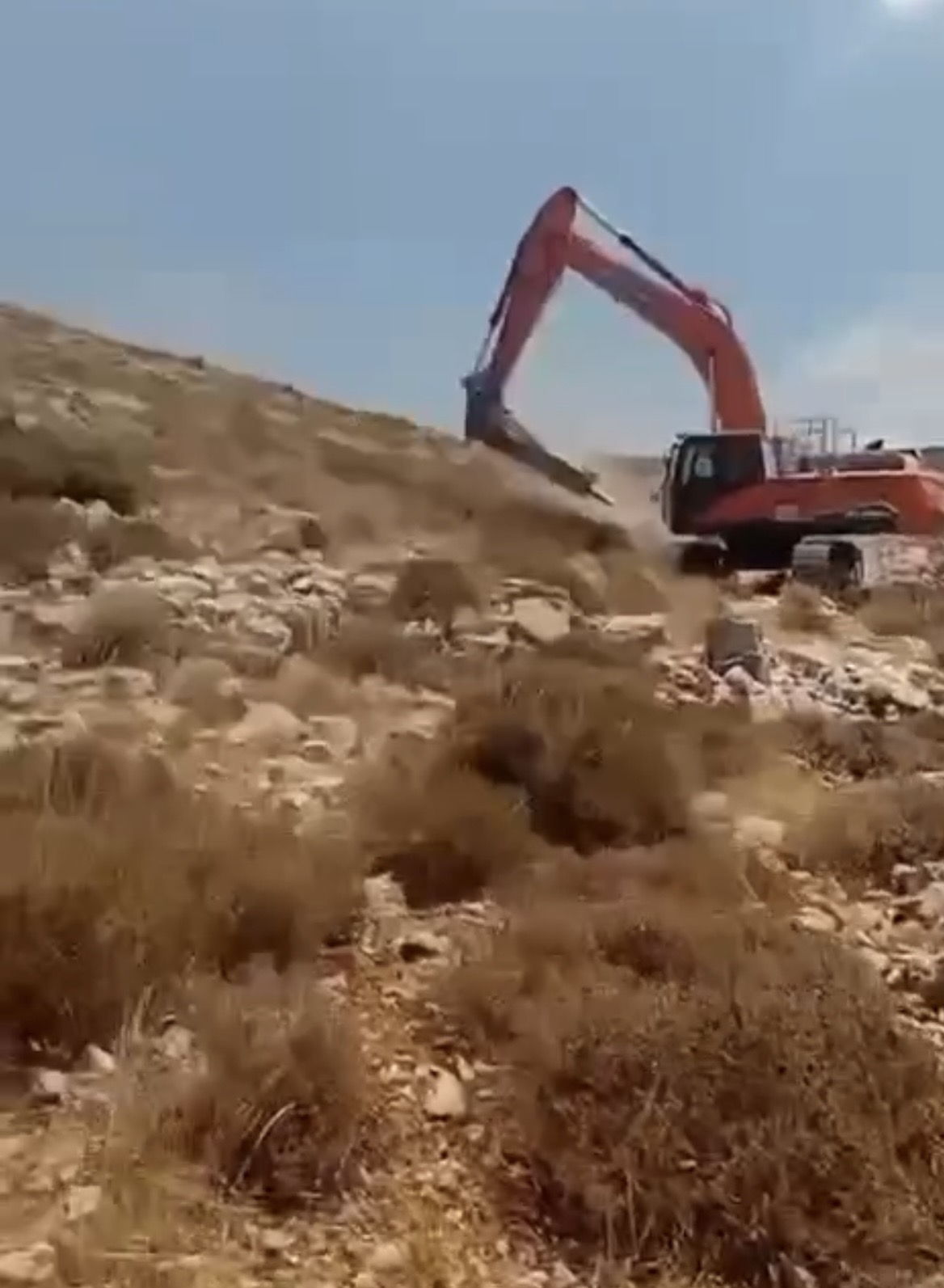 مستوطنون يشقّون طريقين استيطانيين في محافظة رام الله والبيرة