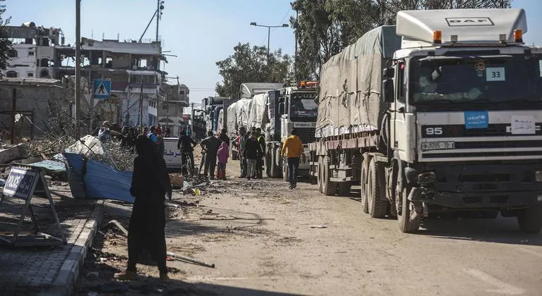 الاحتلال يدمر منظومة النقل في غزة ويدفع مجددًا نحو المجاعة