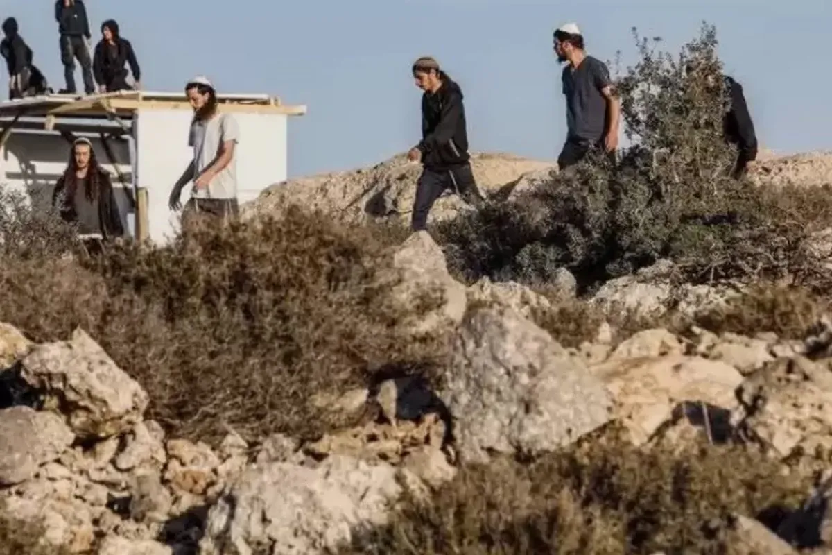 مستوطنون يدمرون خط مياه ويقطعونه عن عشرات العائلات وآلاف الدونمات في طوباس