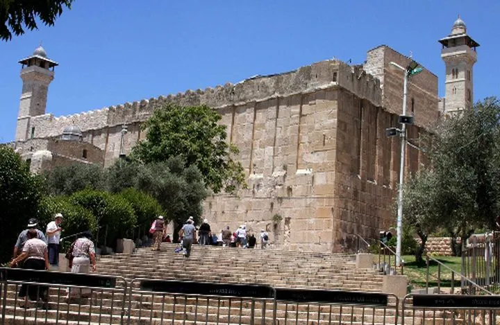 لليوم الـ76 على التوالي.. الاحتلال يمنع رفع الأذان في المسجد الإبراهيمي بالخليل