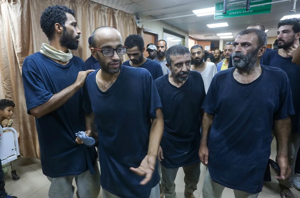 بالأسماء.. الاحتلال يفرج عن 12 أسيرا من قطاع غزة