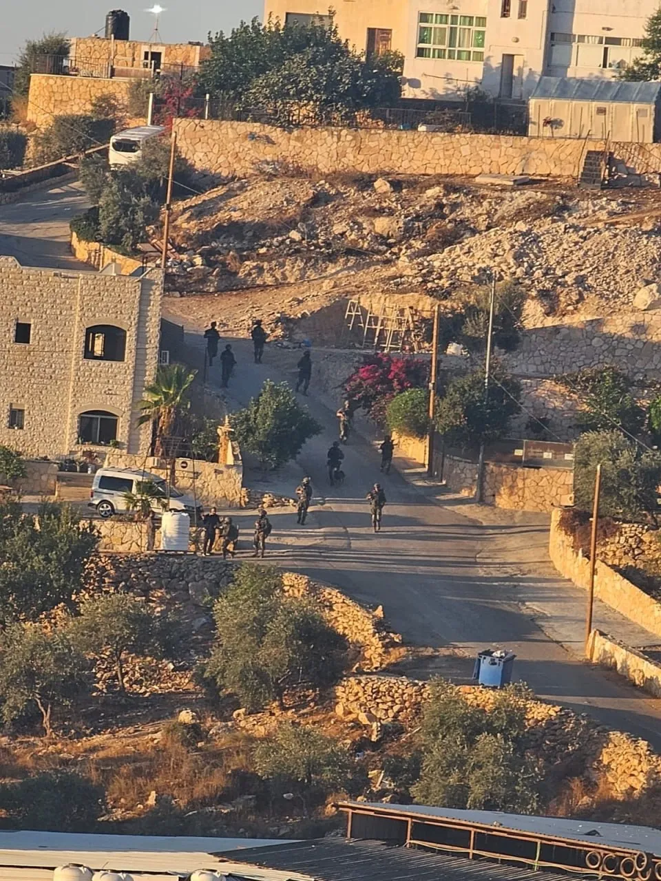رام الله: الاحتلال يقتحم المغير ويشن حملة اعتقالات واسعة في البلدة