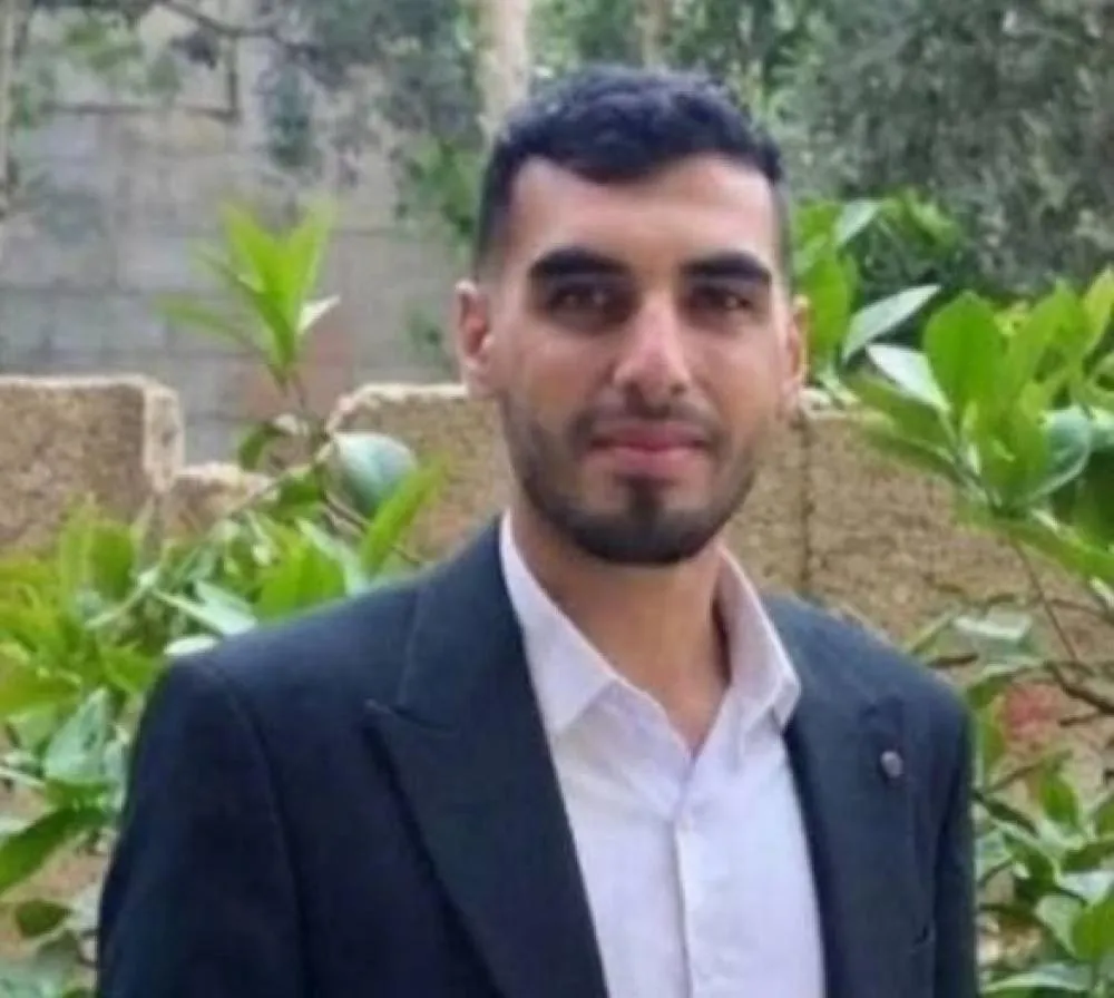 غادر منزله نحو مدرسته فعاد شهيدا.. التربية تنعى المعلم ضياء أبو الروس