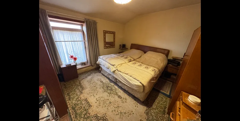 BUNGALOW ON PLOT WITH POTENTIAL