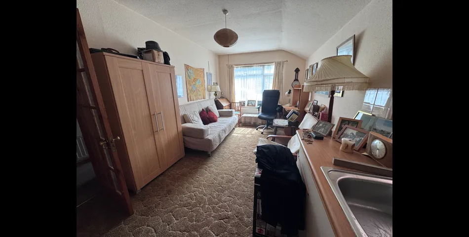 BUNGALOW ON PLOT WITH POTENTIAL