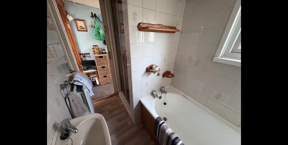BUNGALOW ON PLOT WITH POTENTIAL