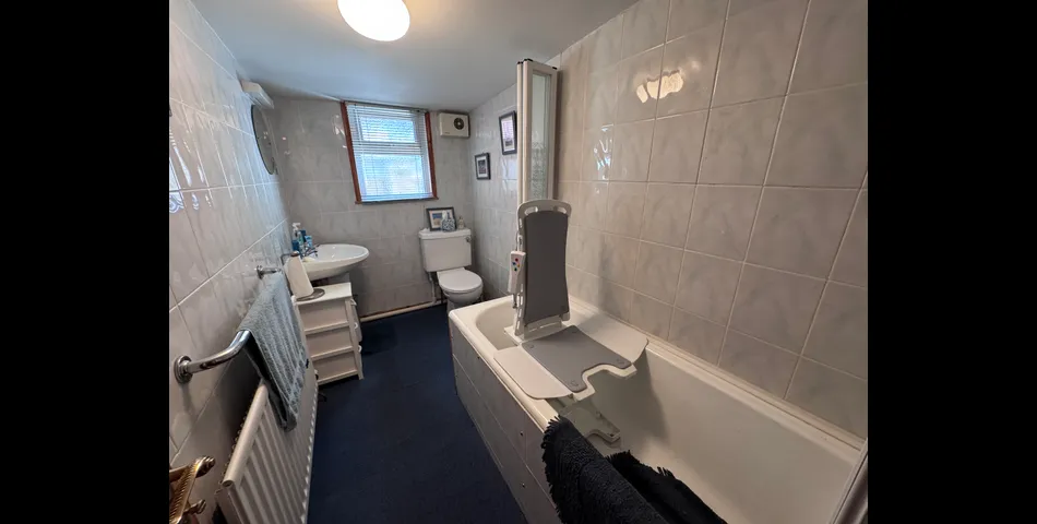 BUNGALOW ON PLOT WITH POTENTIAL