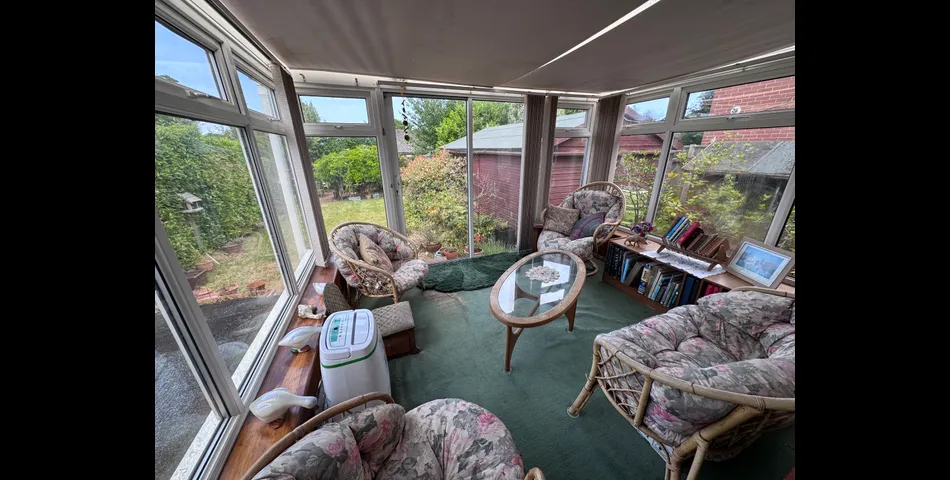 BUNGALOW ON PLOT WITH POTENTIAL