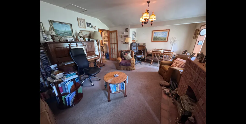 BUNGALOW ON PLOT WITH POTENTIAL